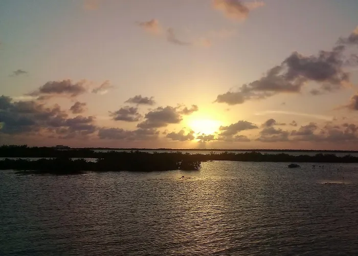 Lina Point Belize Overwater Hotel 4*